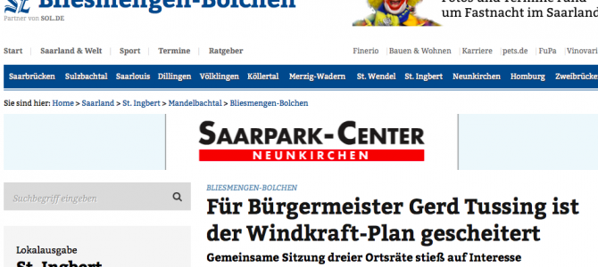 Zwei Mal sorgten bei der dreifachen Ortsratssitzung Aussagen des Planungsbüro-Vertreters für Gelächter: Die geplante Windkraftanlage auf dem Allenberg steht auch nach Flächen-Verkleinerung weiter in der Diskussion – Beitrag aus der Saarbrücker Zeitung von 13.02.2015